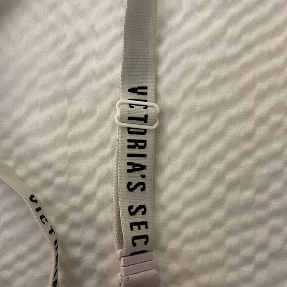 Victoria's Secret Women's Wireless Padded Strappy Bra Size 36D - Picture 6 of 7